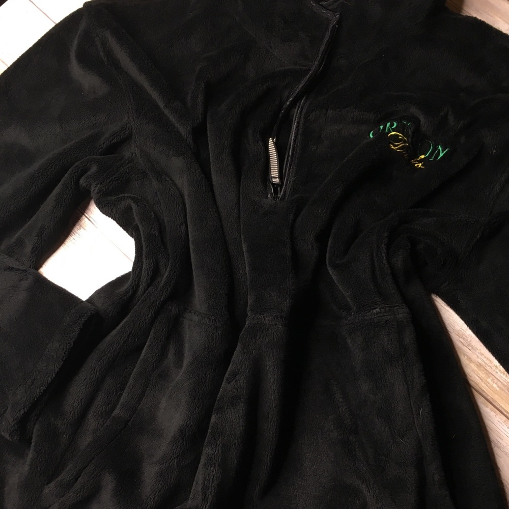 XL Oregon Ducks half zip pullover. Black Sherpa